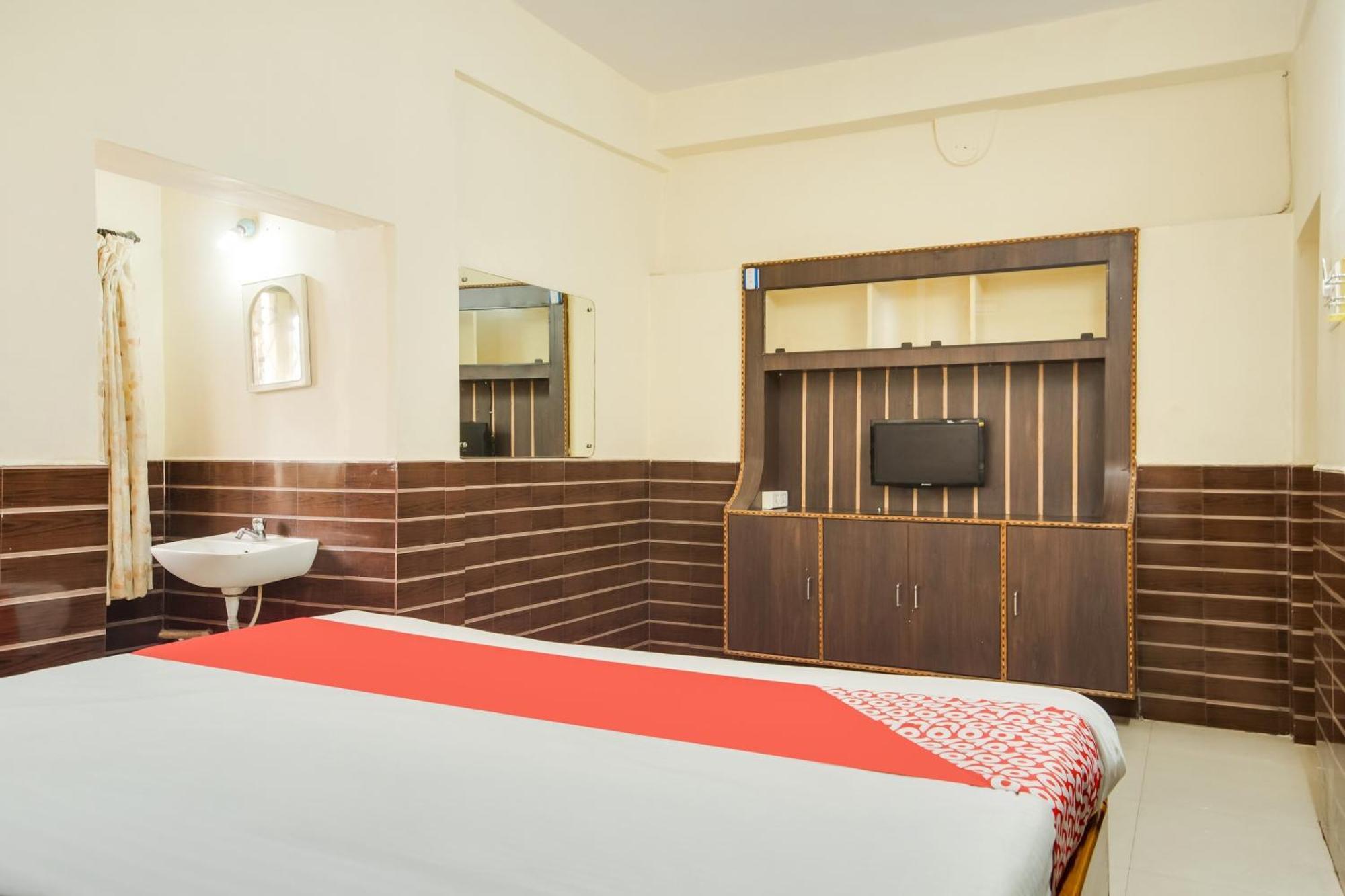 Oyo Flagship 75817 Ahvanam Guest House Tikkavanipalem المظهر الخارجي الصورة