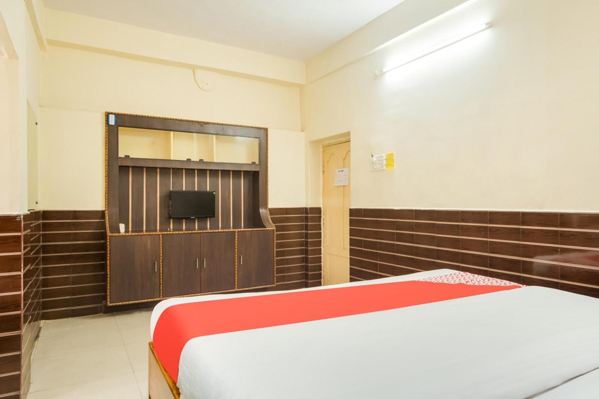 Oyo Flagship 75817 Ahvanam Guest House Tikkavanipalem المظهر الخارجي الصورة